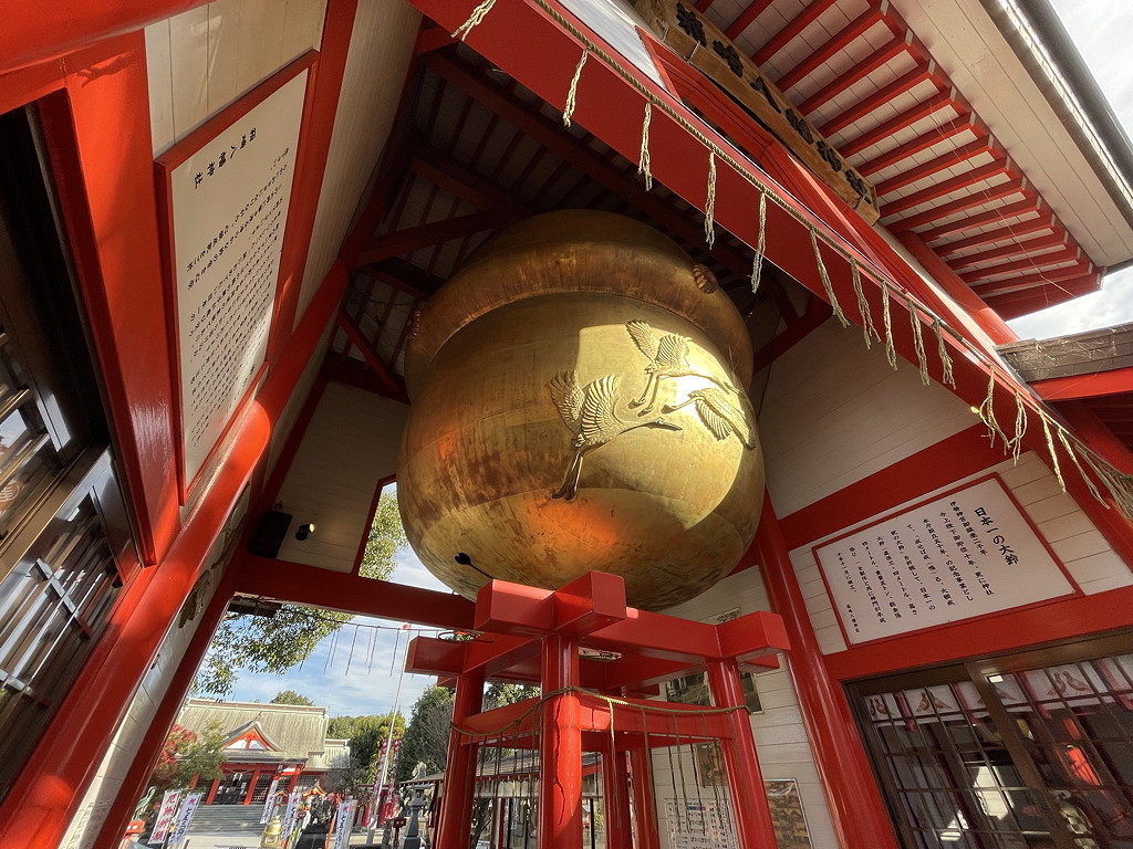 The Giant Bell, Japan's largest shrine bell, at Hakozaki Hachiman Shrine © Mark Brazil